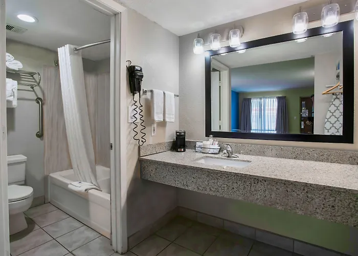 6 Az Hotel 3*